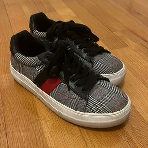 steve madden sneakers great condition